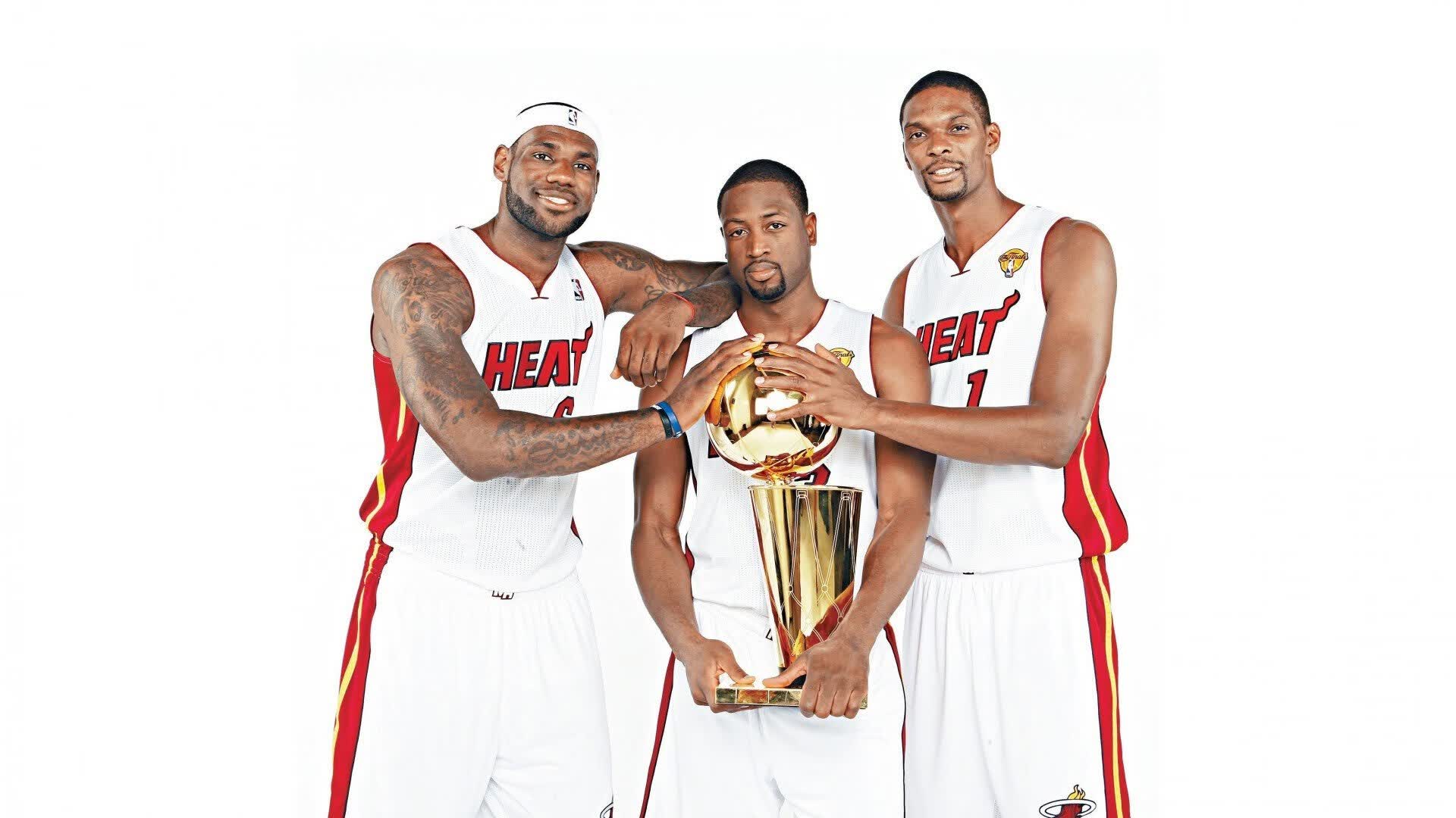 离谱！成都蓉城门线救险惊现NBA赛场？独行侠回暖，国王清晨备战社区盾
